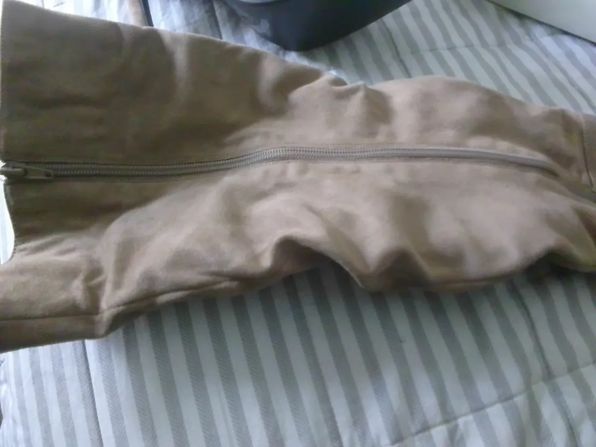 BEIGE SUEDE OVER KNEE BOOTS SIZE 6 NEW - Image 2