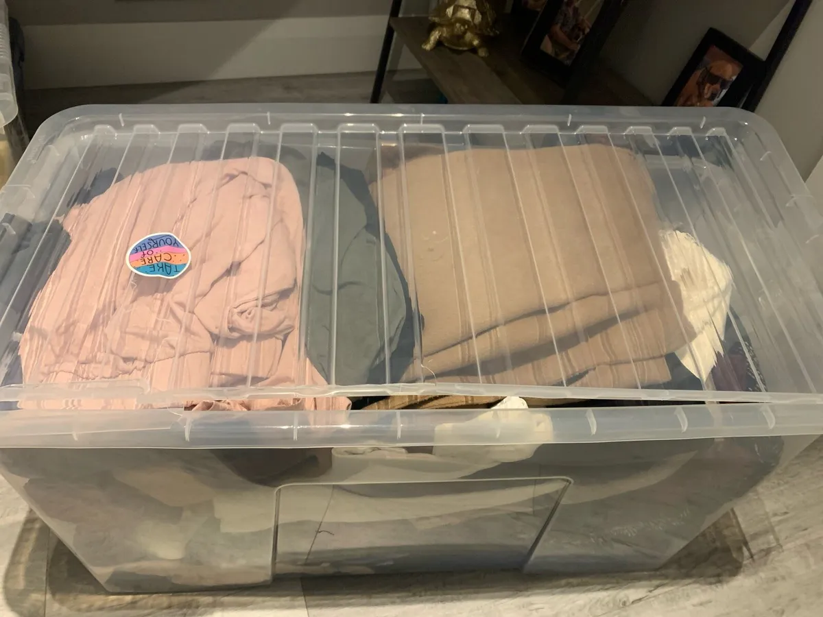 Size 22-24 mixed clothes box 1