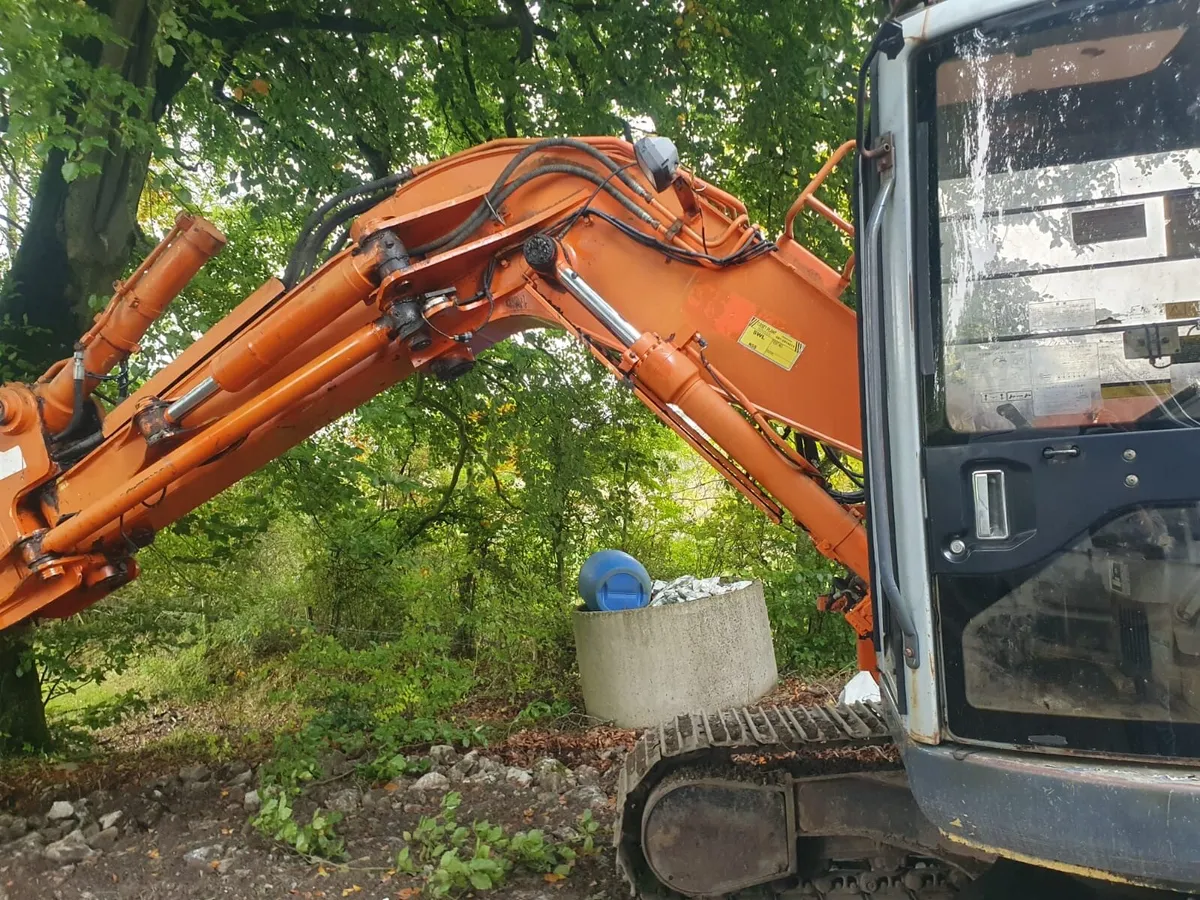 Hitachi Ex 135UR - Image 2