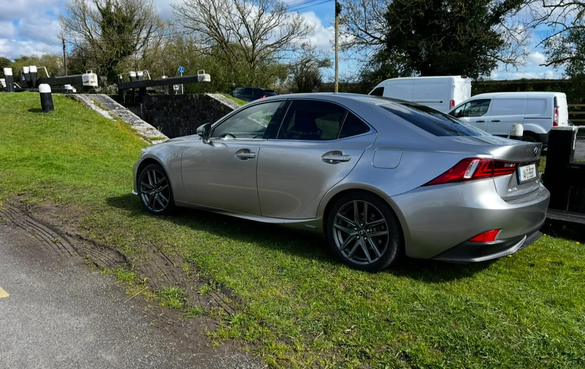 Lexus IS300h F-sport - Image 2