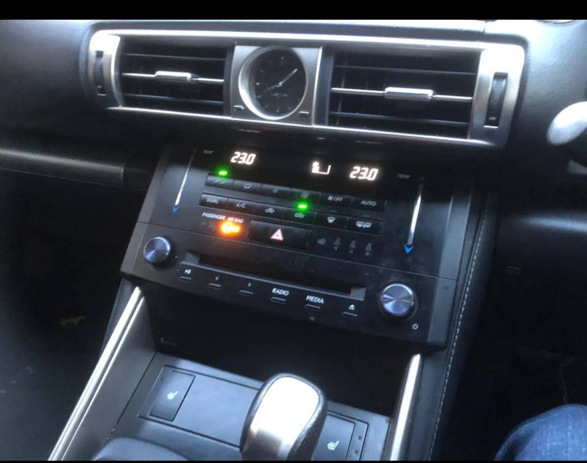 Lexus IS300h F-sport - Image 3
