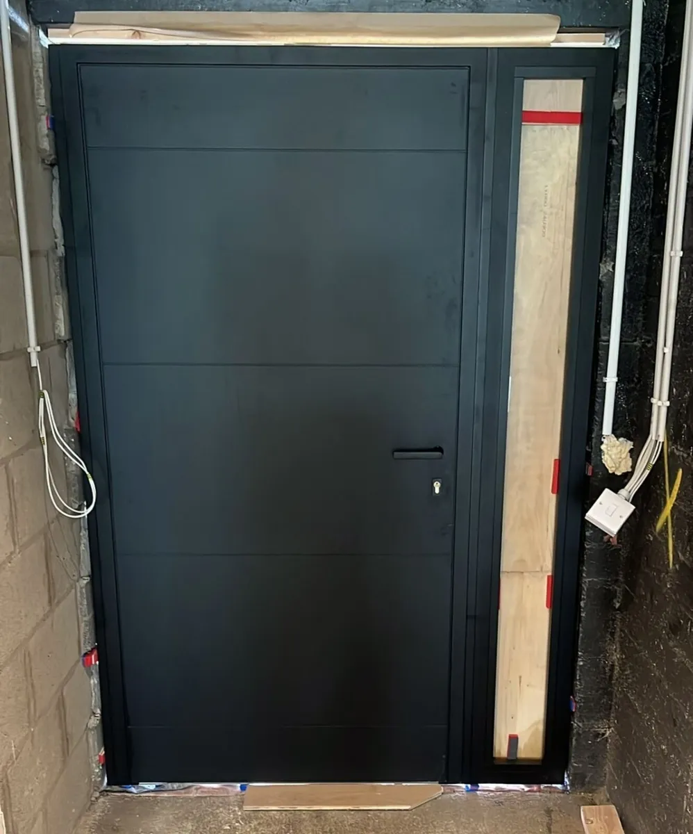 black skyline.com door and frame with clear glass - Image 2