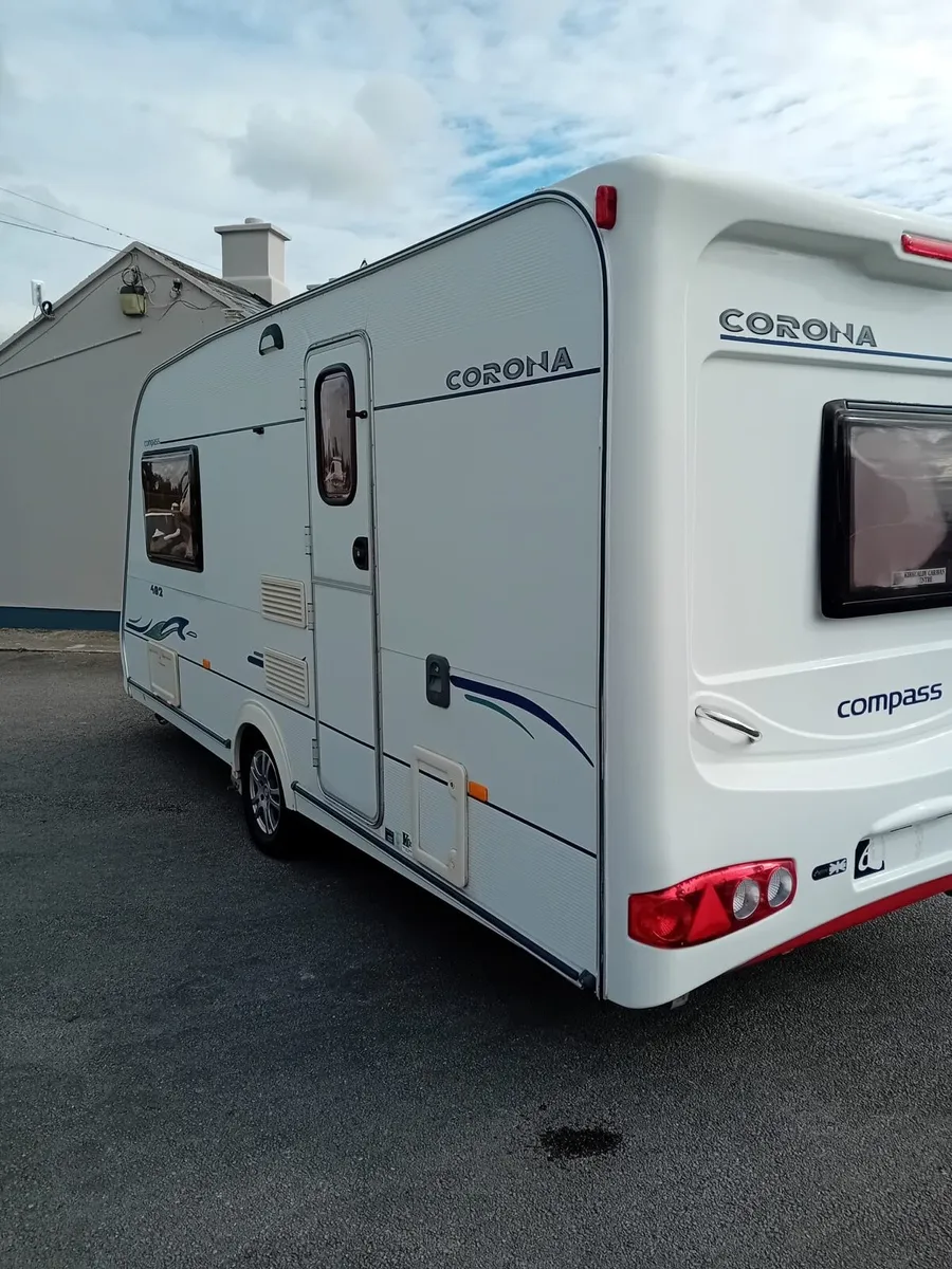 LOVELY 2 BERTH COMPASS CORONA TOURING CARAVAN. - Image 4