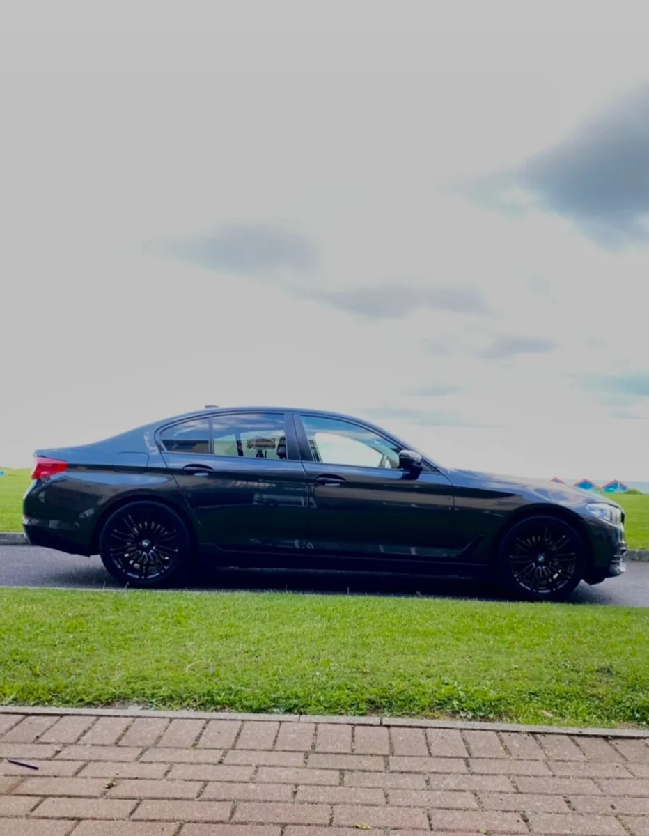 BMW 5-Series 2019 - Image 3