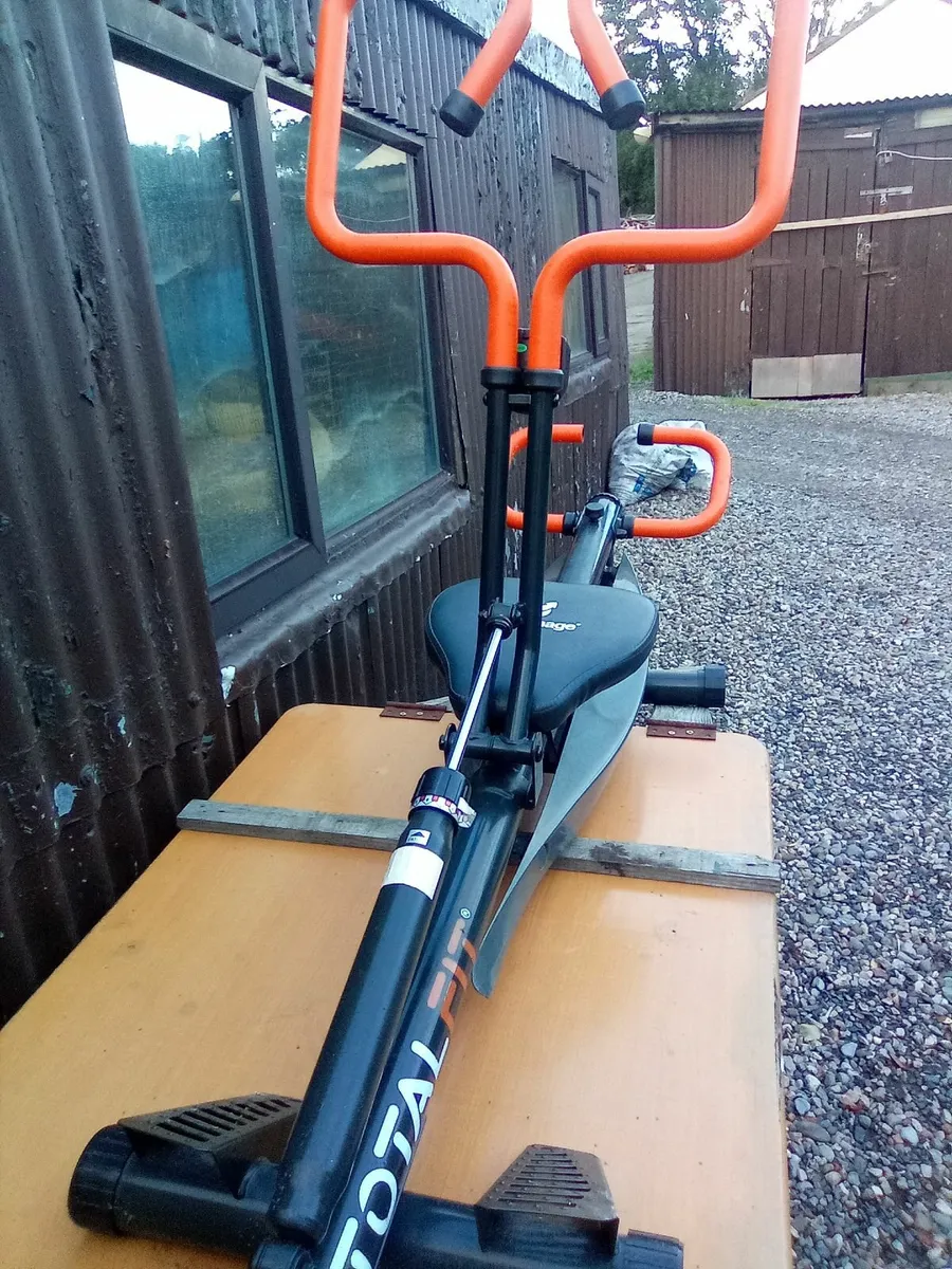 Rowing machine nearly new - Image 1
