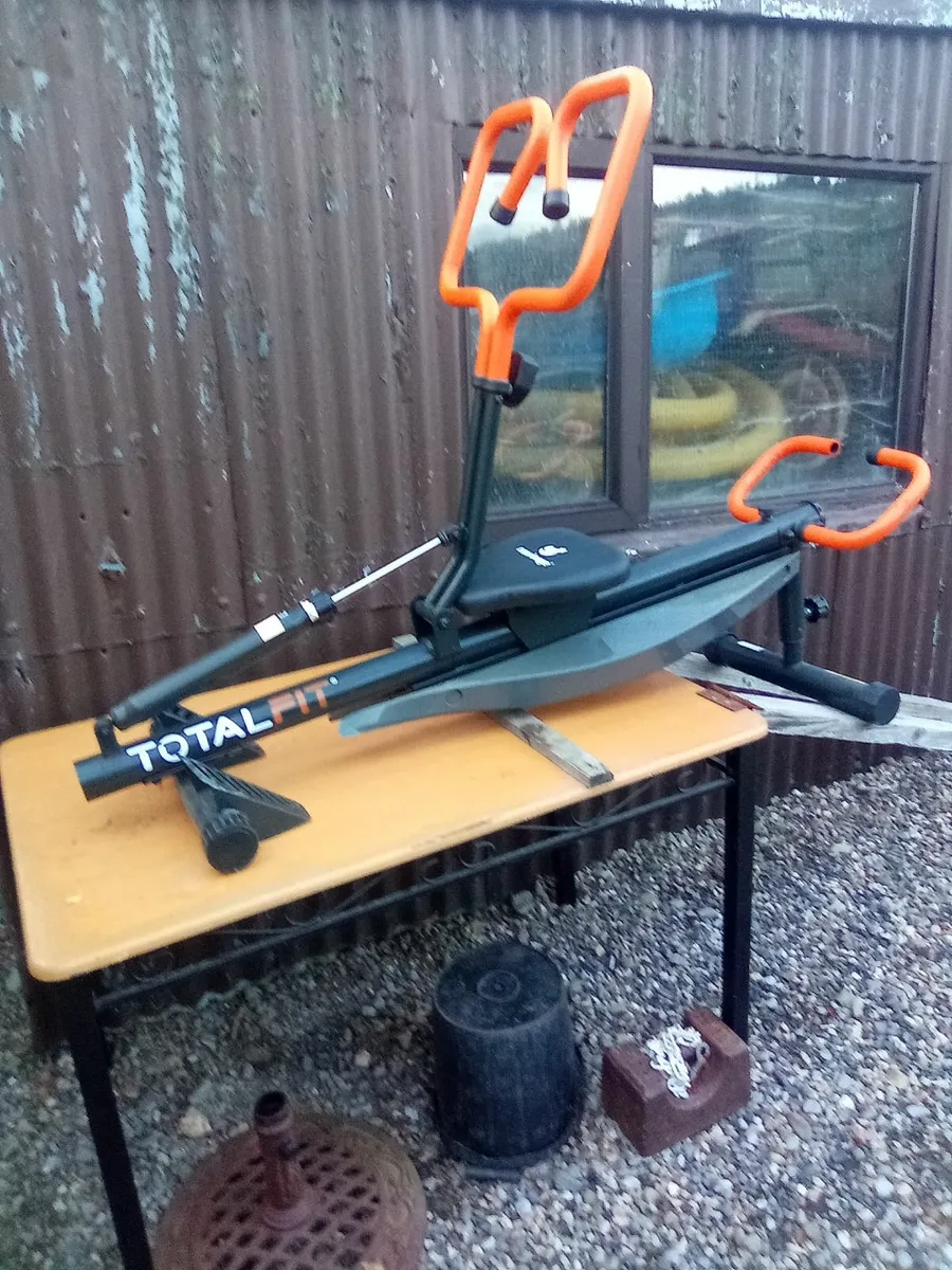 Rowing machine nearly new - Image 2