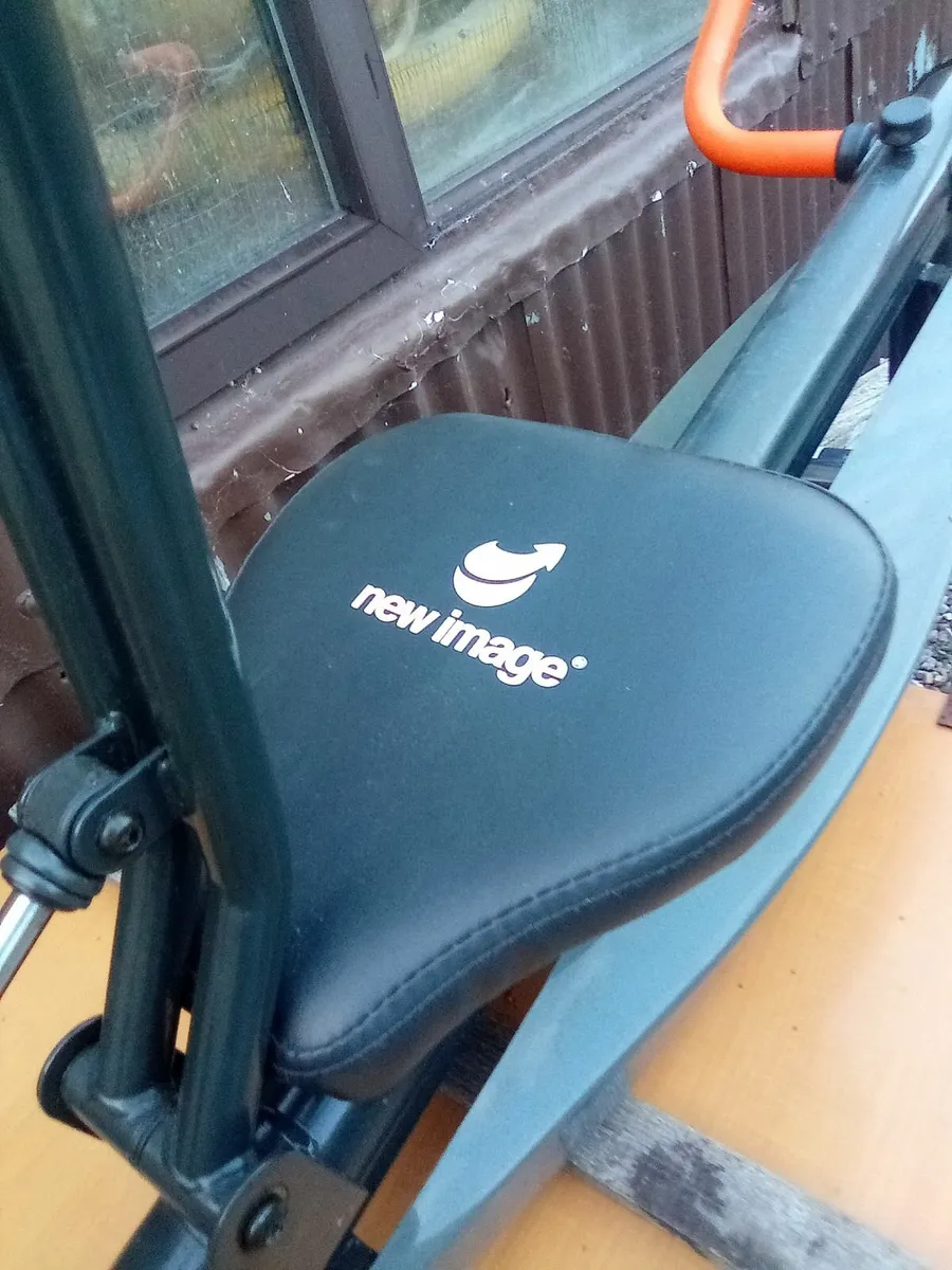 Rowing machine nearly new - Image 3