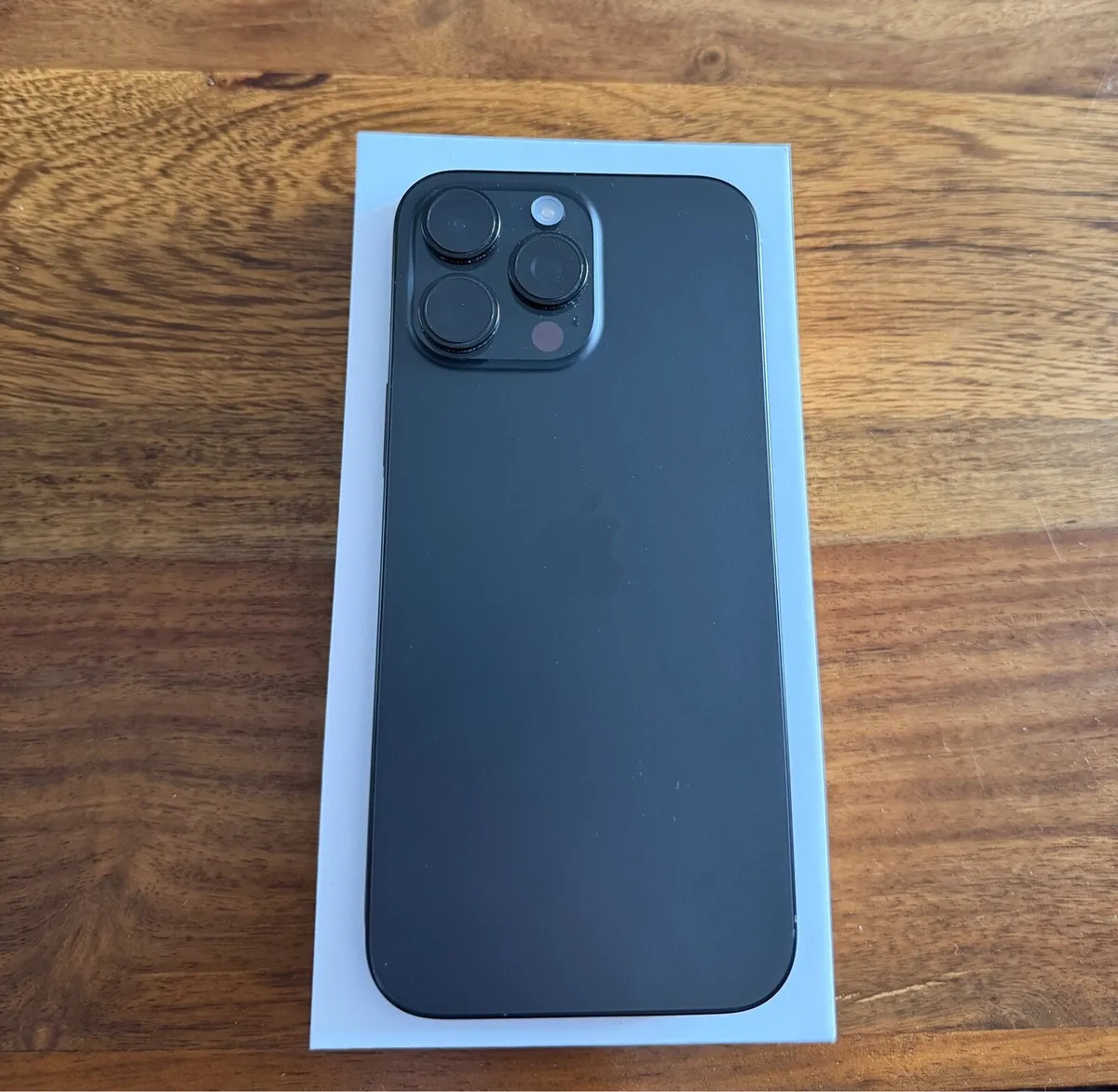 iPhone 16 Pro Max - Image 1