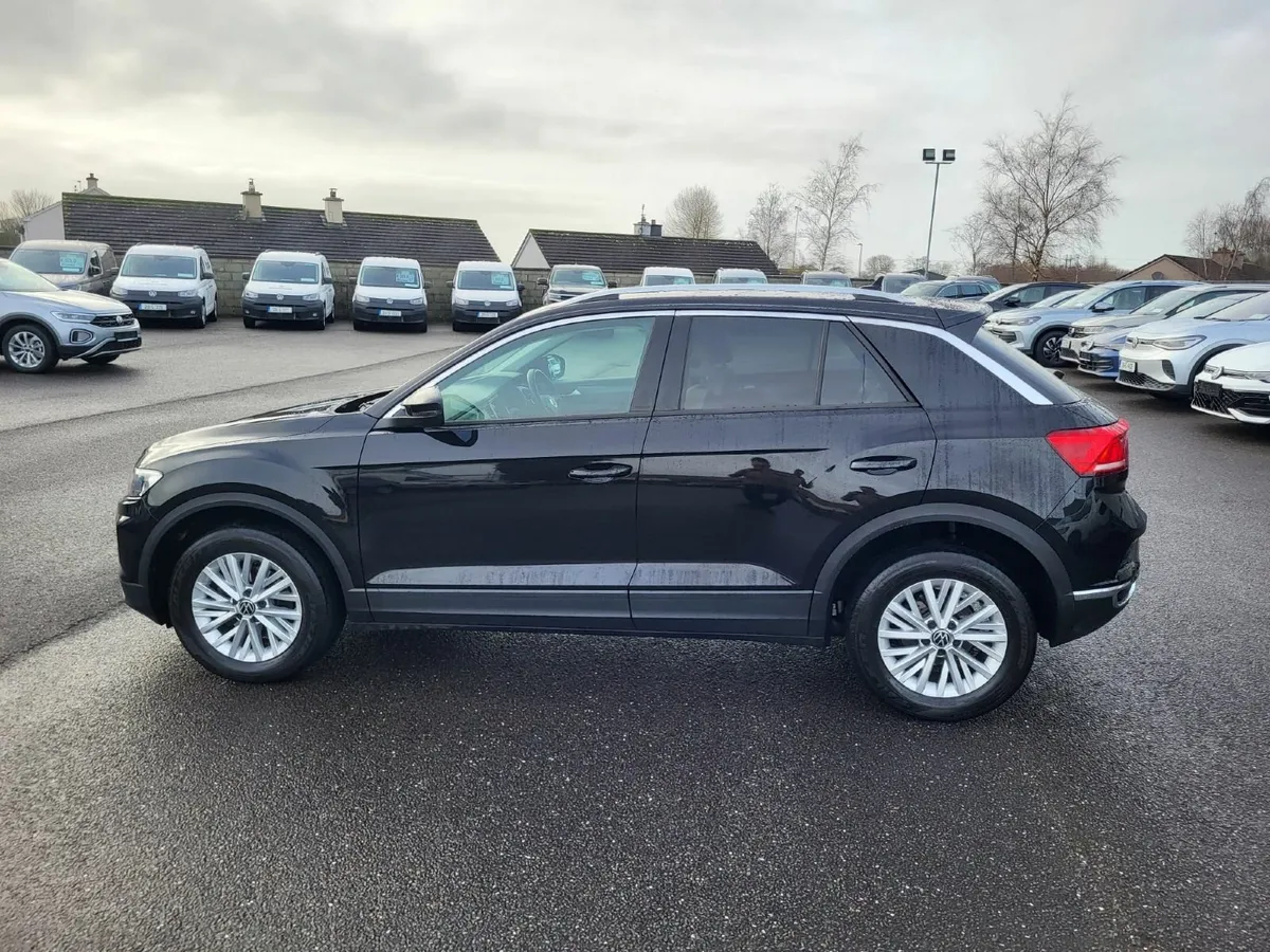 Volkswagen T-Roc 2022 - Image 2