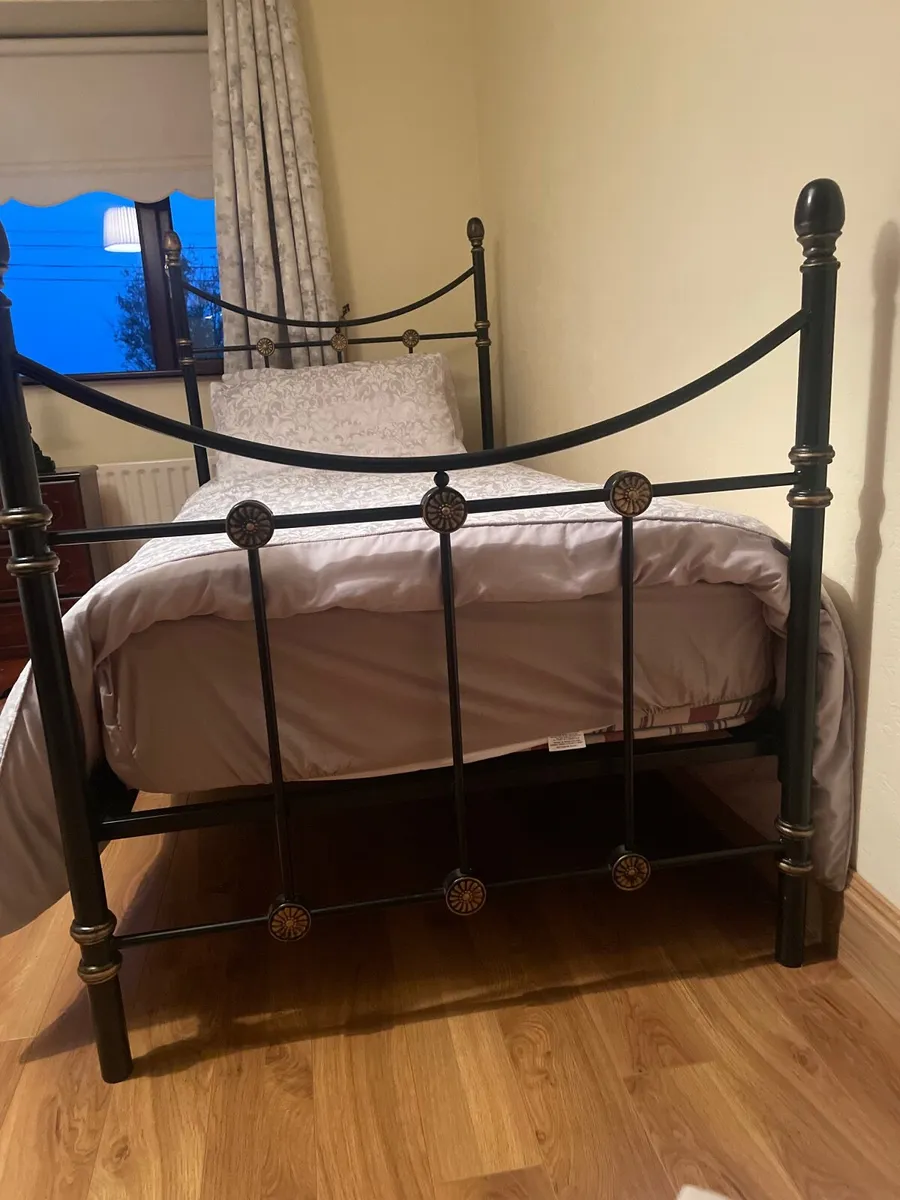 Bed frame and mattress - Image 3
