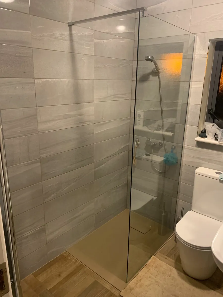 Tempered glass shower screen