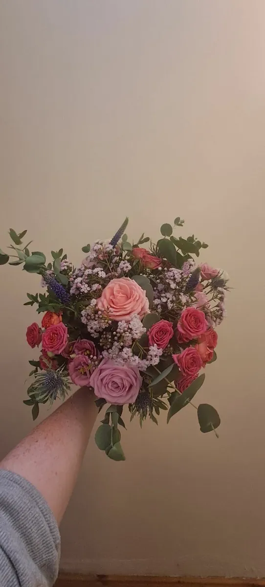 Wedding flowers - Image 2