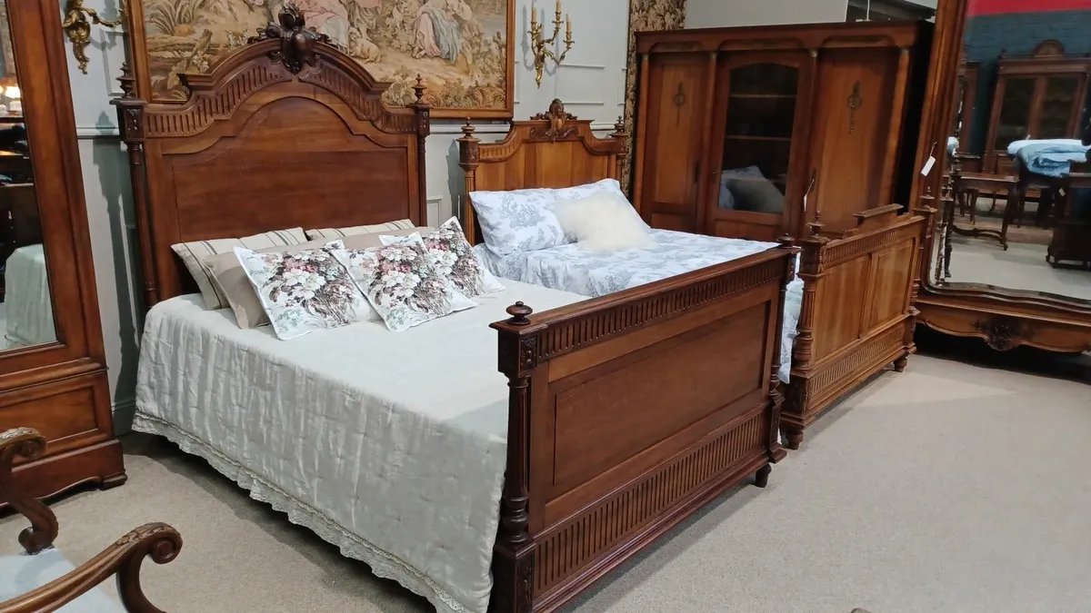 Two unique antique Henry II beds - Image 2