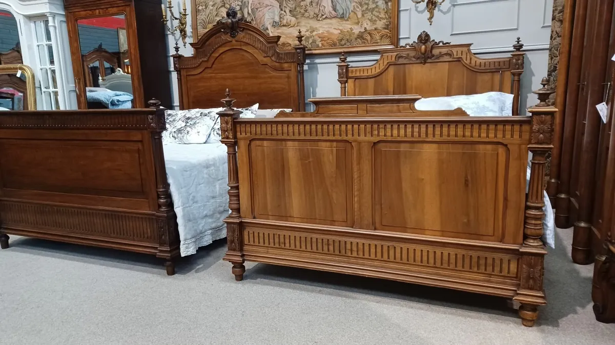 Two unique antique Henry II beds - Image 3