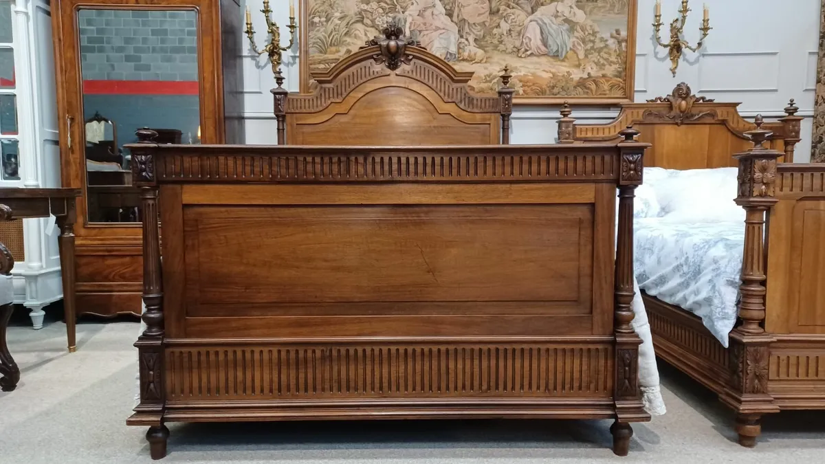 Two unique antique Henry II beds - Image 4