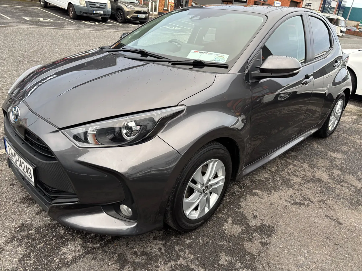 2022 Toyota Yaris 1.5 HYBRID 5 Dr LUNA - Image 3