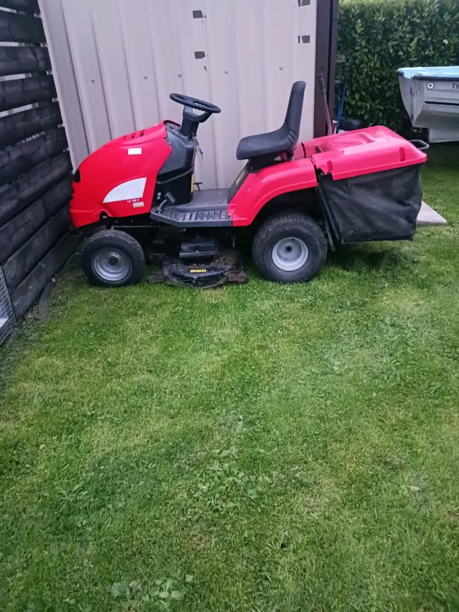Ride on mower - Image 1