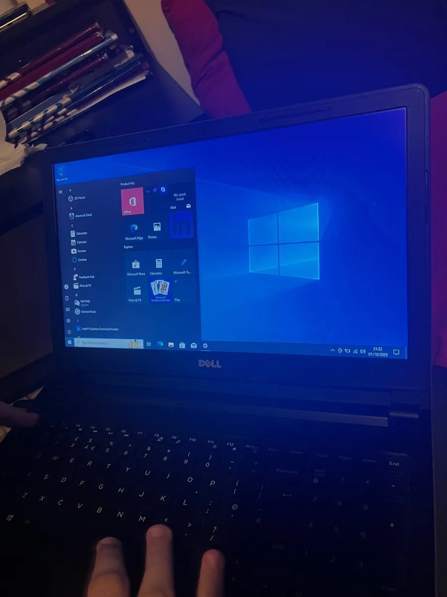 Laptop - Image 3