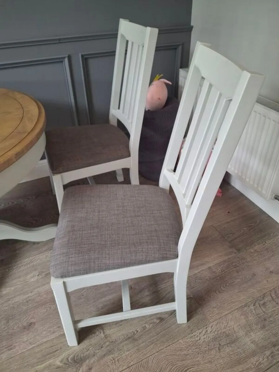 Kitchen table and chairs - Image 3