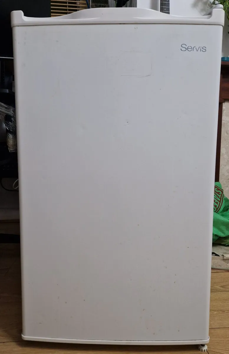 Undercounter fridge - Image 1