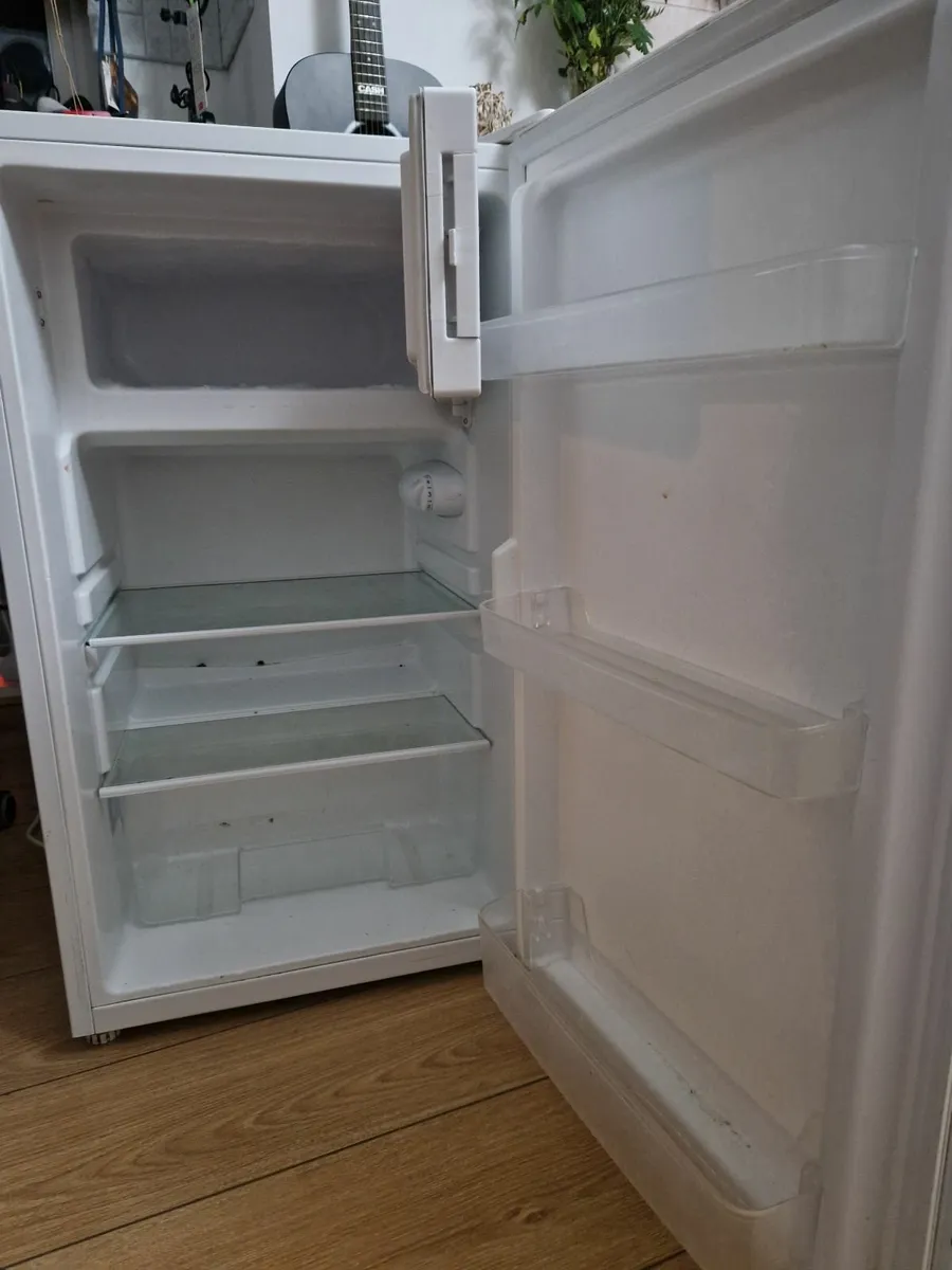 Undercounter fridge - Image 2