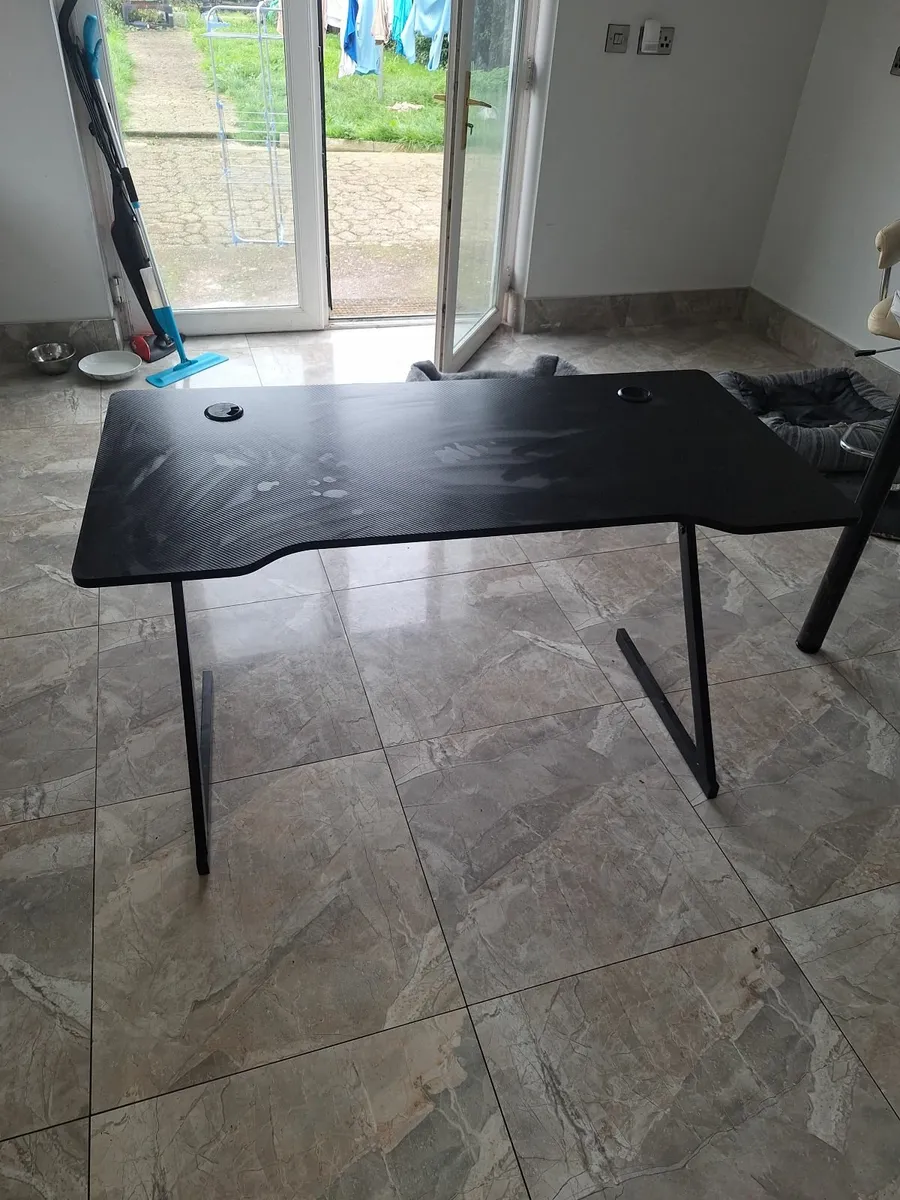 Gaming table. - Image 2
