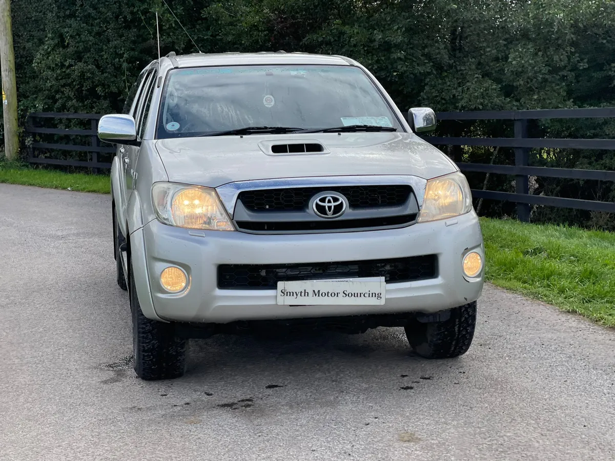 2011 Toyota Hilux 2.5D4D Spotless***** - Image 4