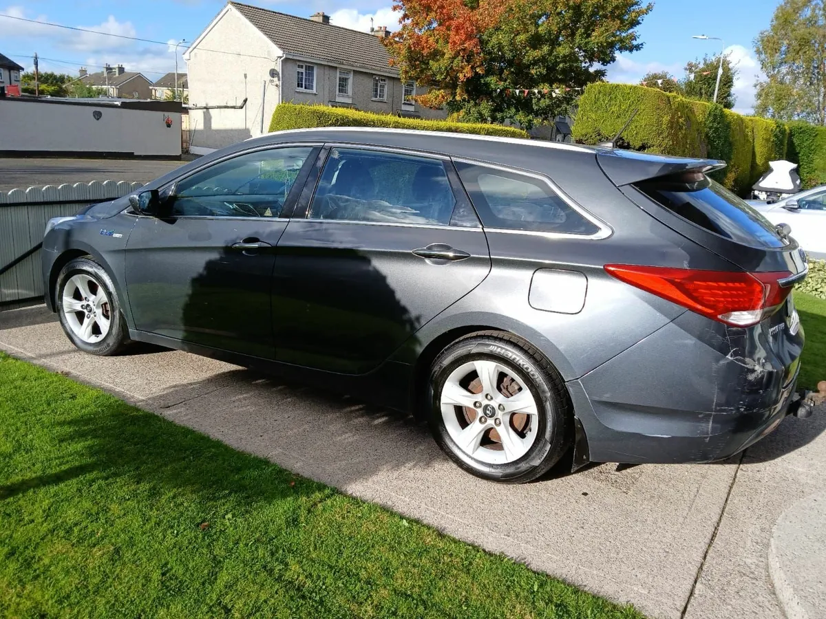 131 Hyundai i40 Estate - Image 2
