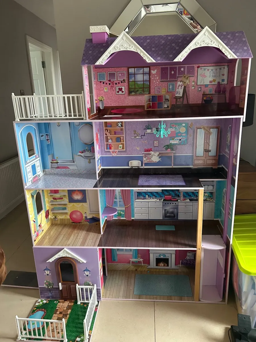 Wooden Dolls House - Image 1