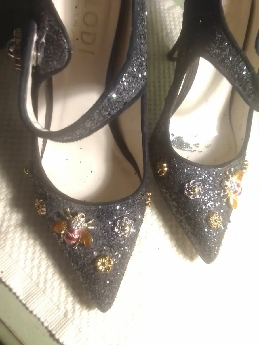 LODI BLACK GLITTER BEE EMBELLISHED SHOES AS NEW 6 - Image 2