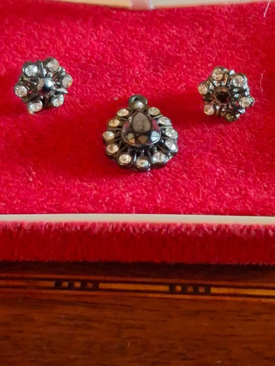 Vintage jewelry set. - Image 1