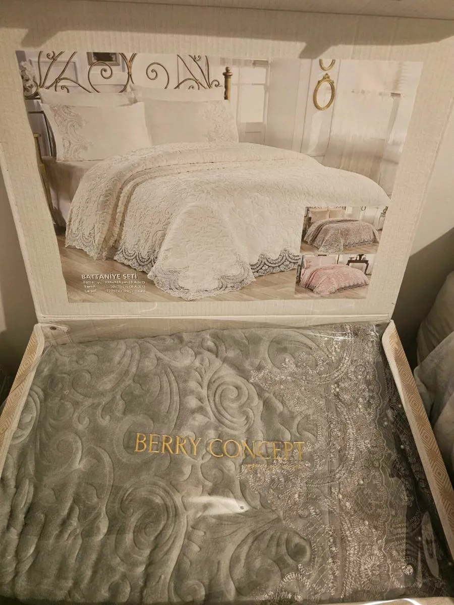 Bedding Throw Sets - Image 1