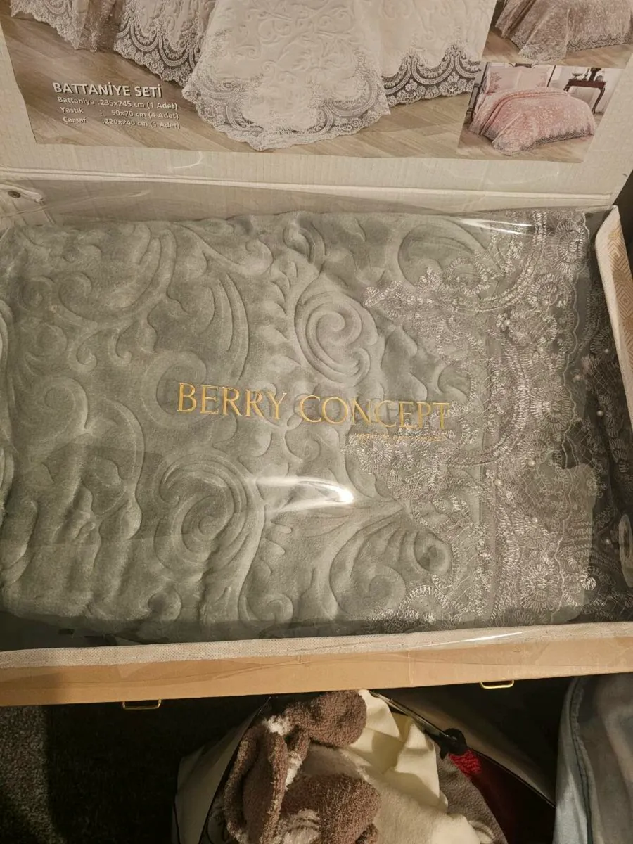 Bedding Throw Sets - Image 2