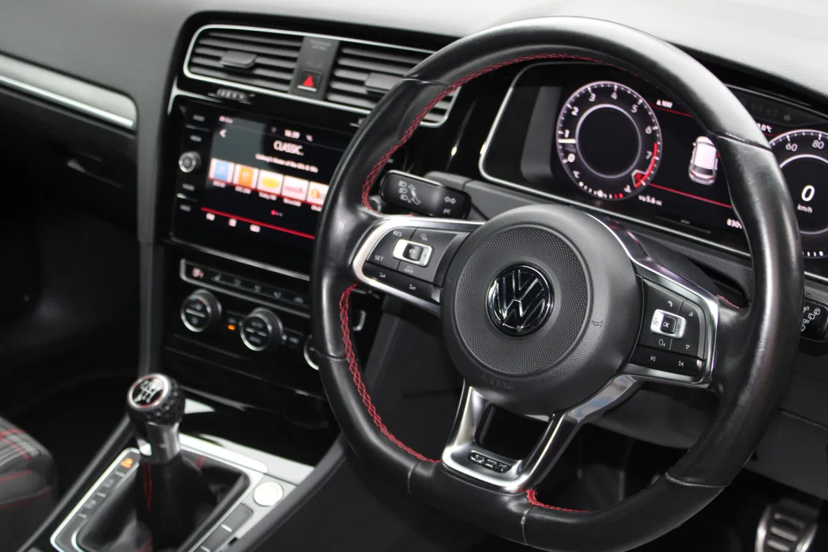 Volkswagen Golf 2018 Gti**Performance edt** - Image 4