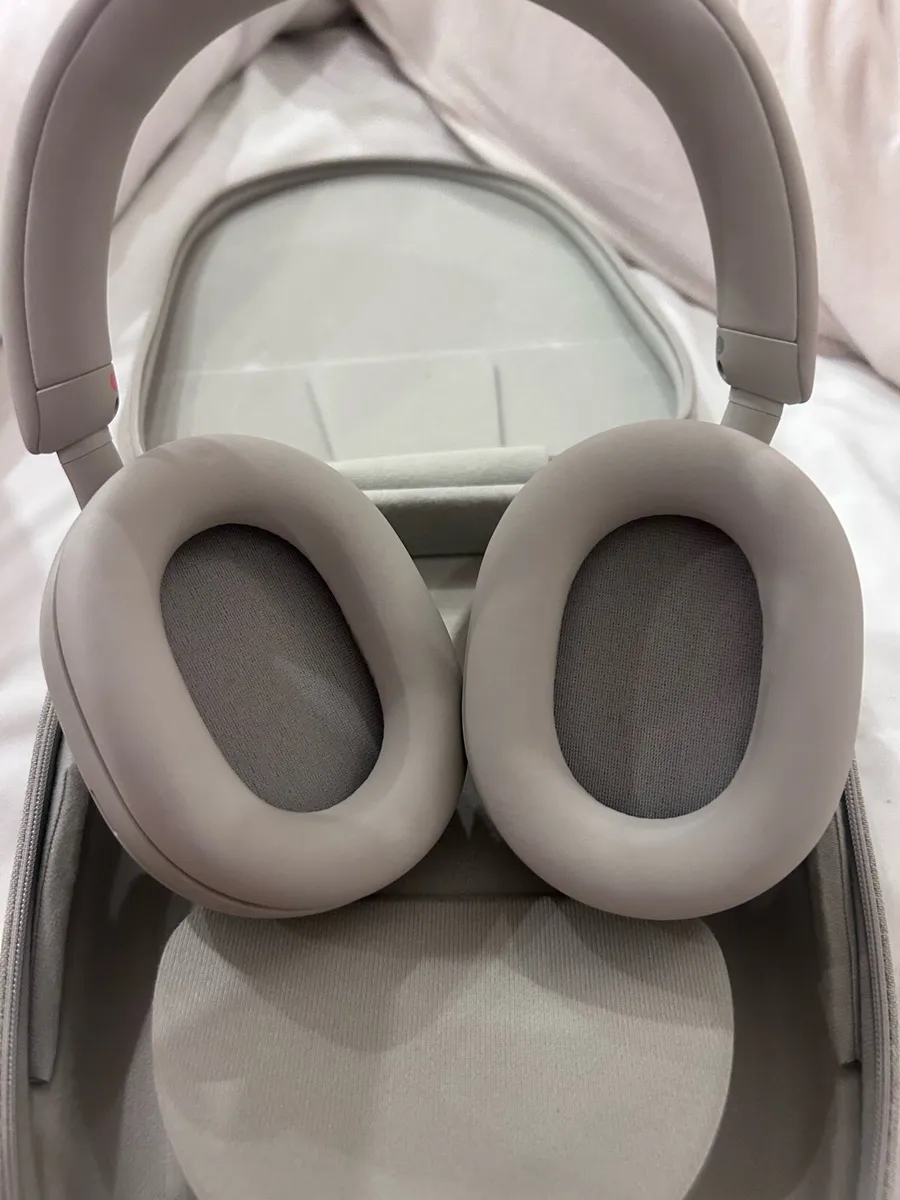 Sony headphones - Image 2