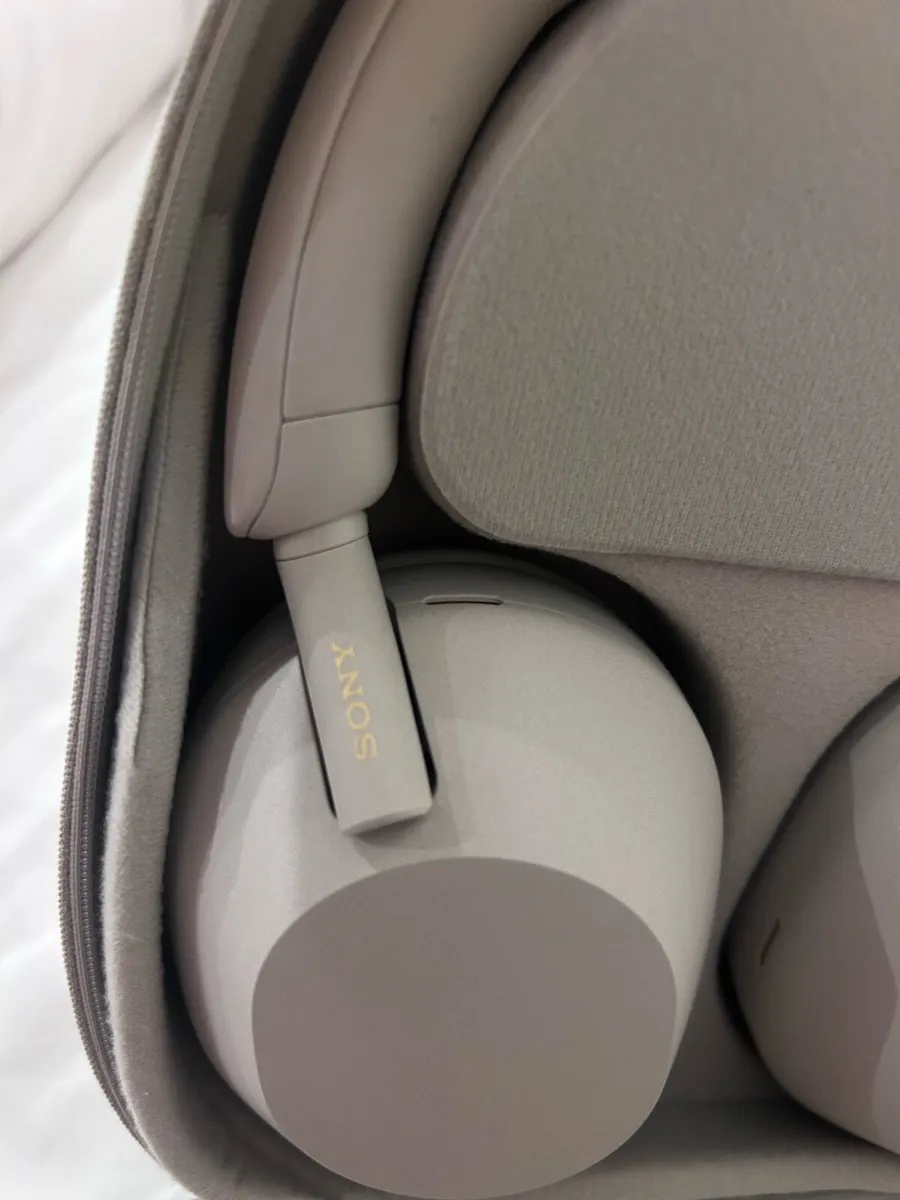 Sony headphones - Image 4