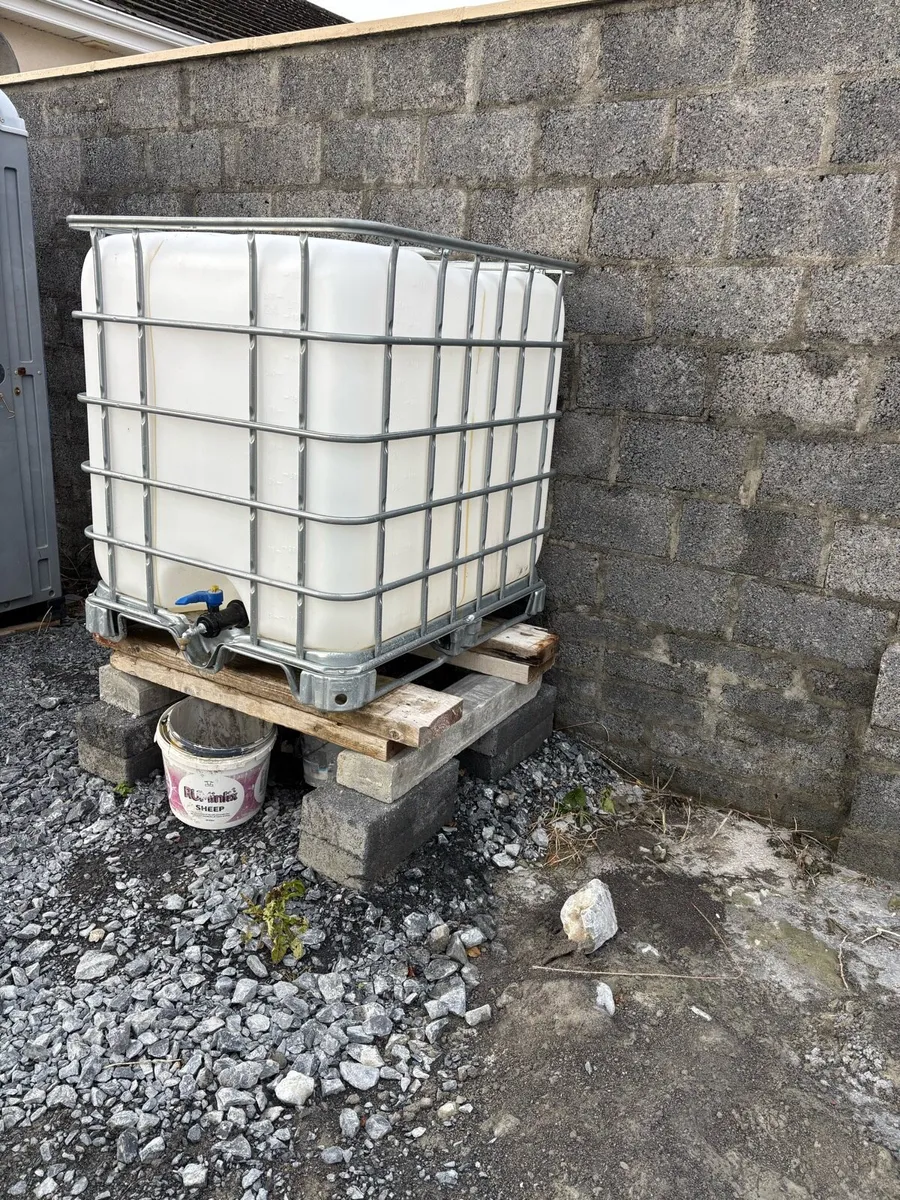 1000 litre Water tank with tap - Image 2