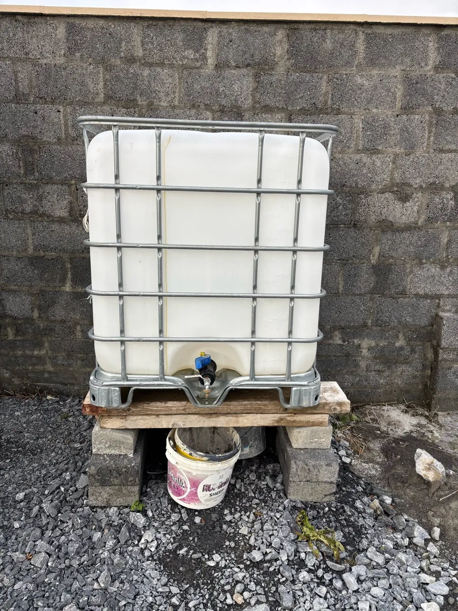 1000 litre Water tank with tap - Image 3