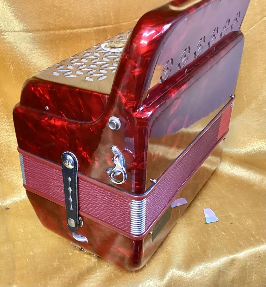 PAOLO SOPRANI B/C ELITE I RED  4 V  ACCORDION USED - Image 2