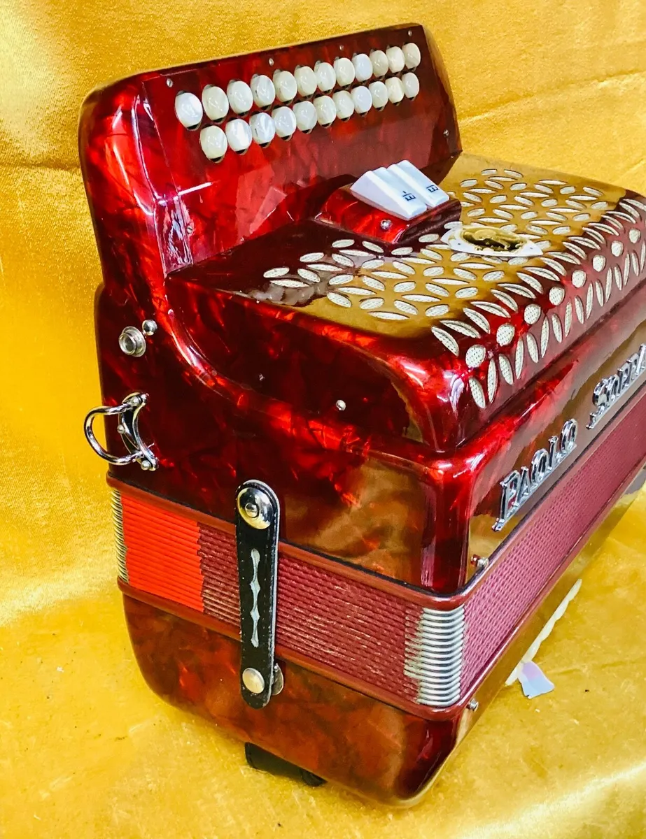 PAOLO SOPRANI B/C ELITE I RED  4 V  ACCORDION USED - Image 3