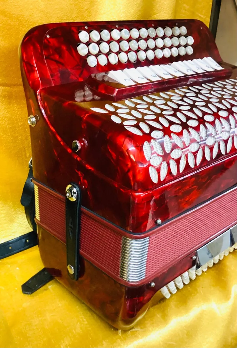 ITALIAN 3 ROW B/C/C SHARP ACCORDION 37/8 - Image 3