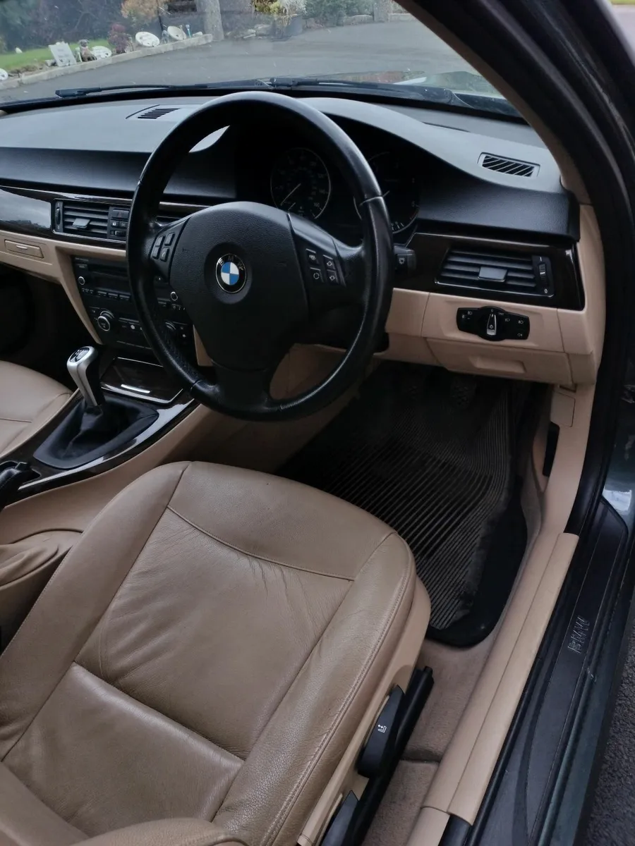 BMW 3-Series 2010 - Image 2