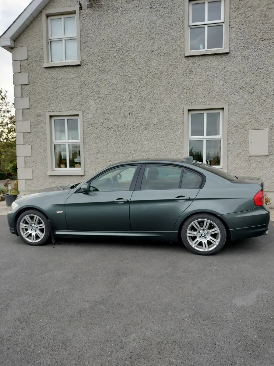 BMW 3-Series 2010 - Image 4
