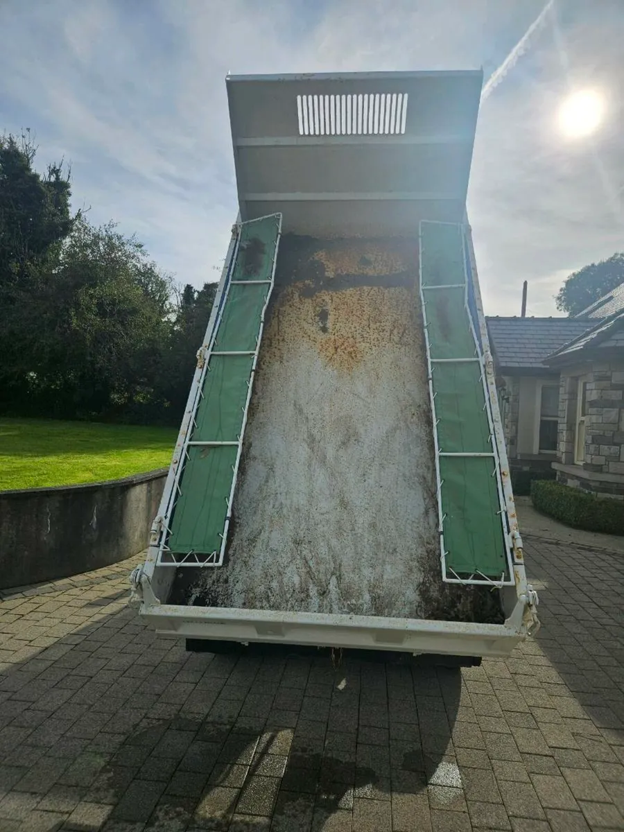 Izuzu ELF tipper van - Image 4