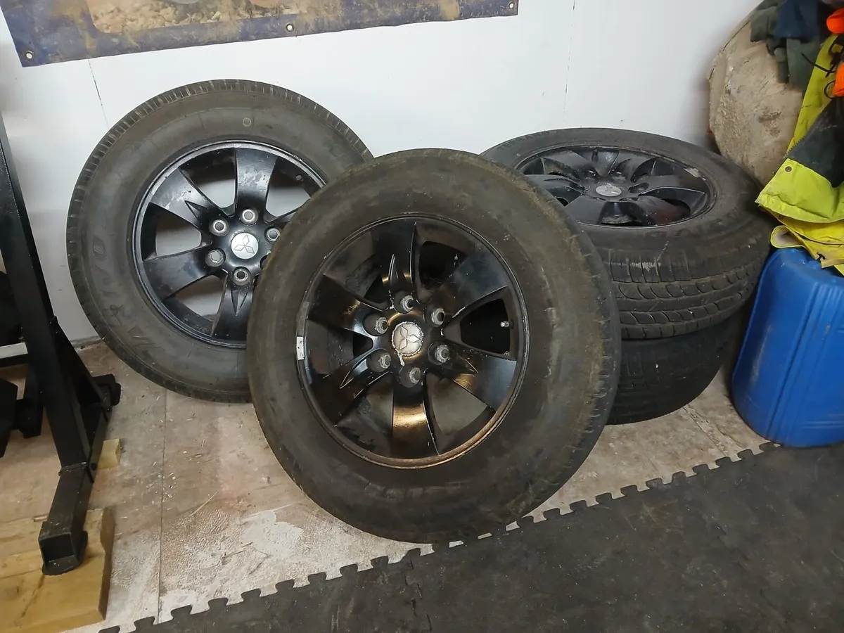 4 Alloy wheels & tyres - Image 2