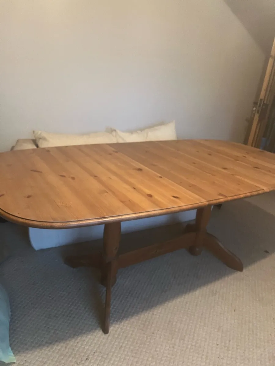 Kitchen table - Image 1
