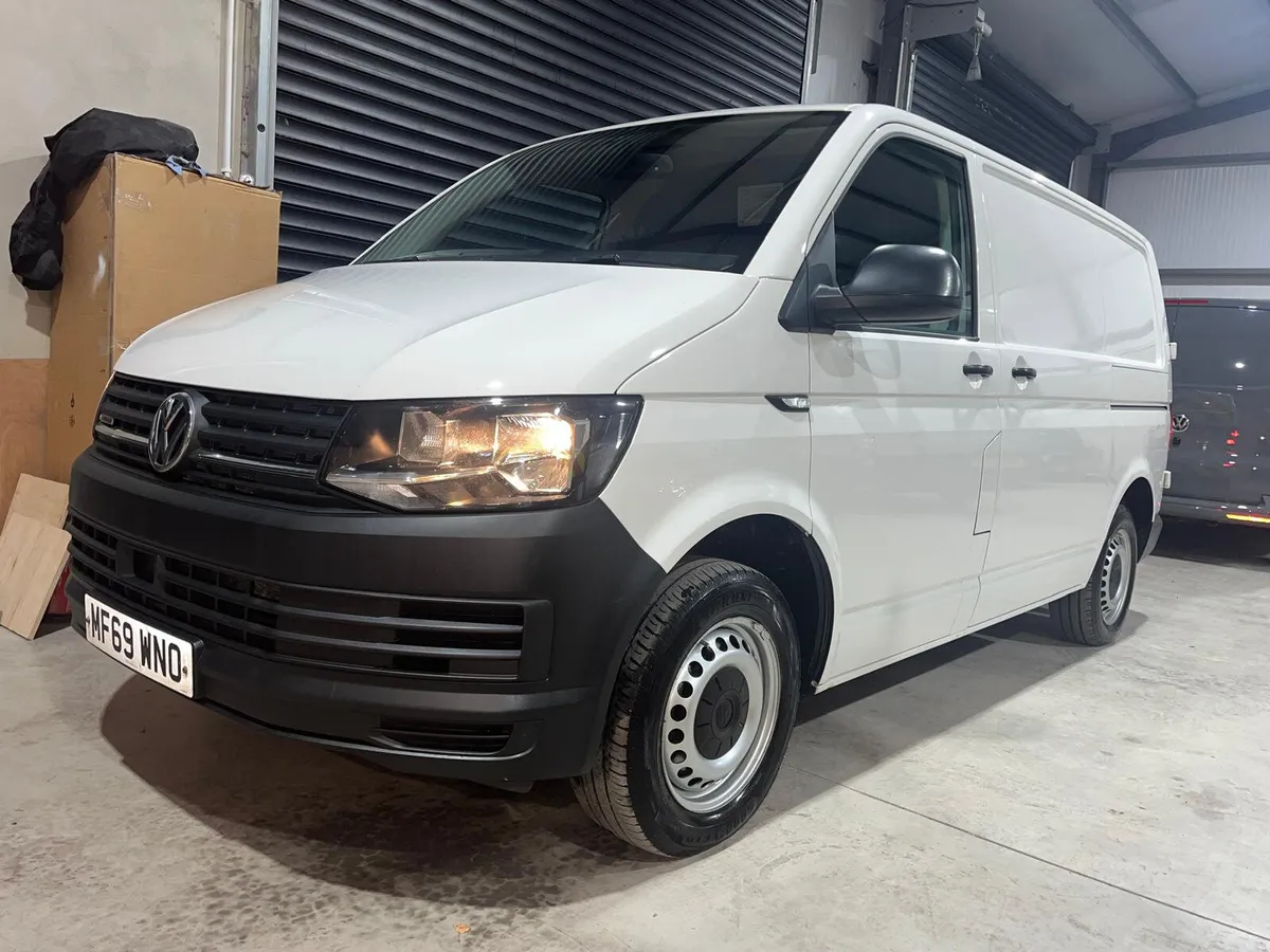 2019 Volkswagen Transporter - Image 1