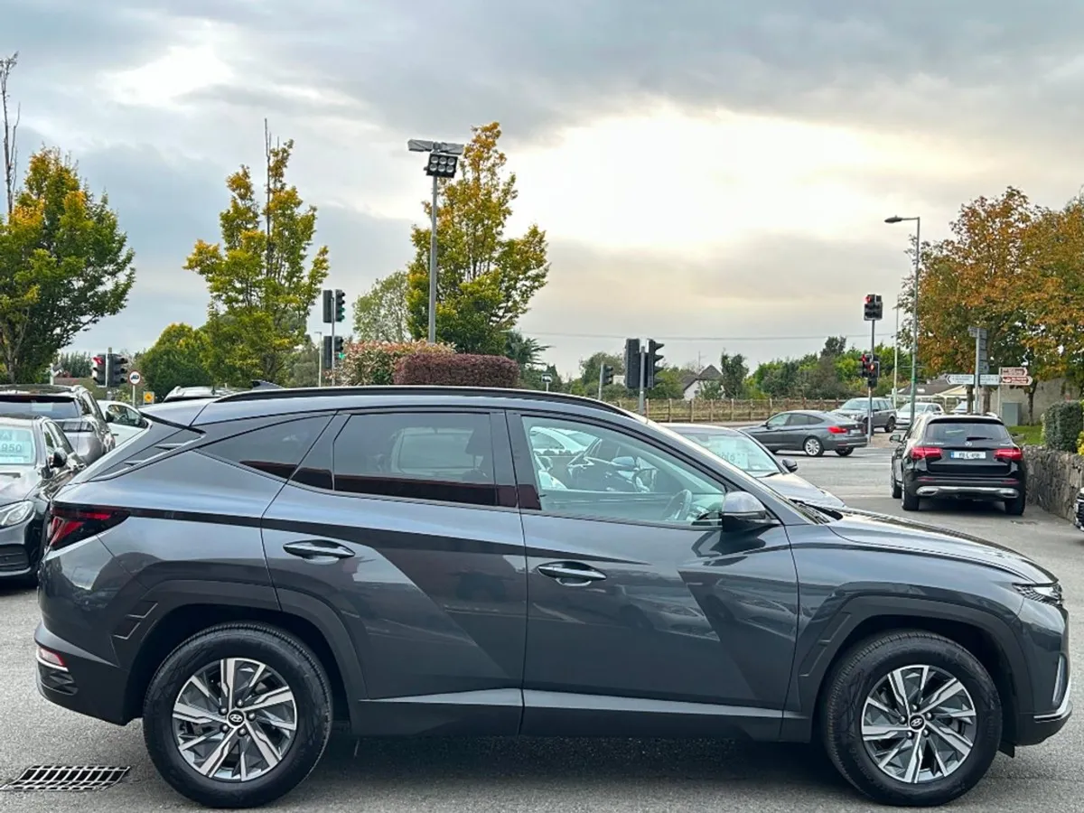 Hyundai Tucson Executive HEV Auto  high Spec - Image 4