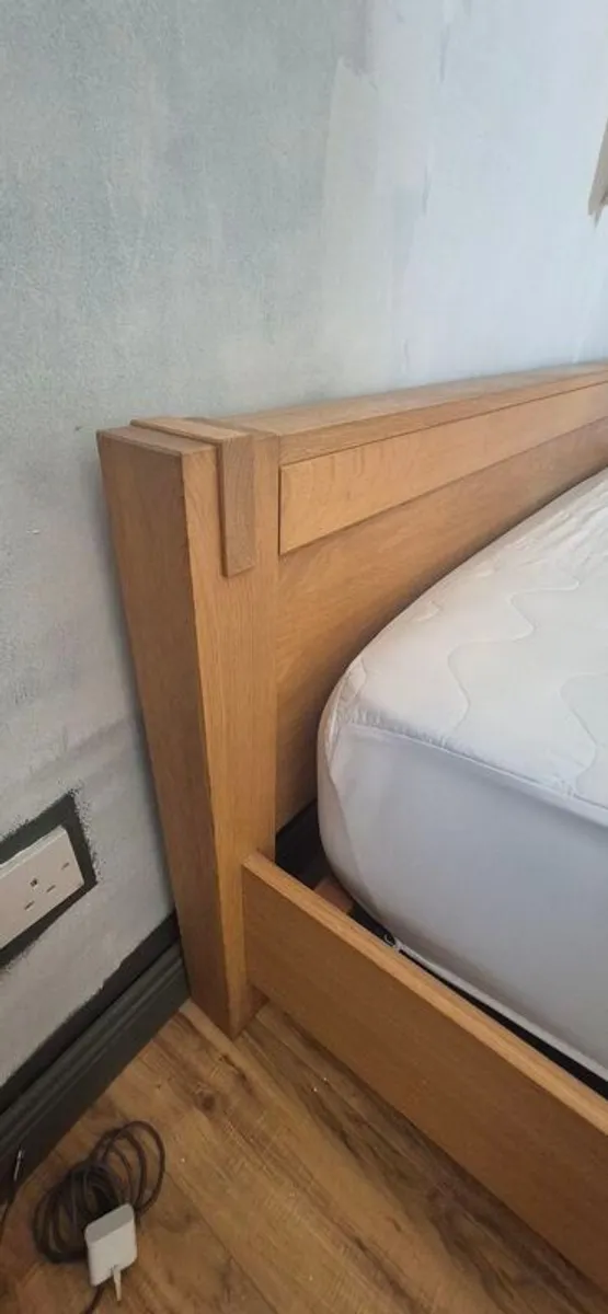 Solid Oak King Size bed frame. - Image 2