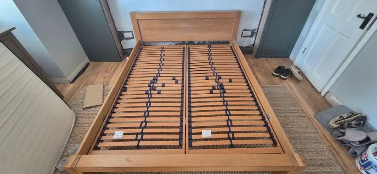 Solid Oak King Size bed frame. - Image 3